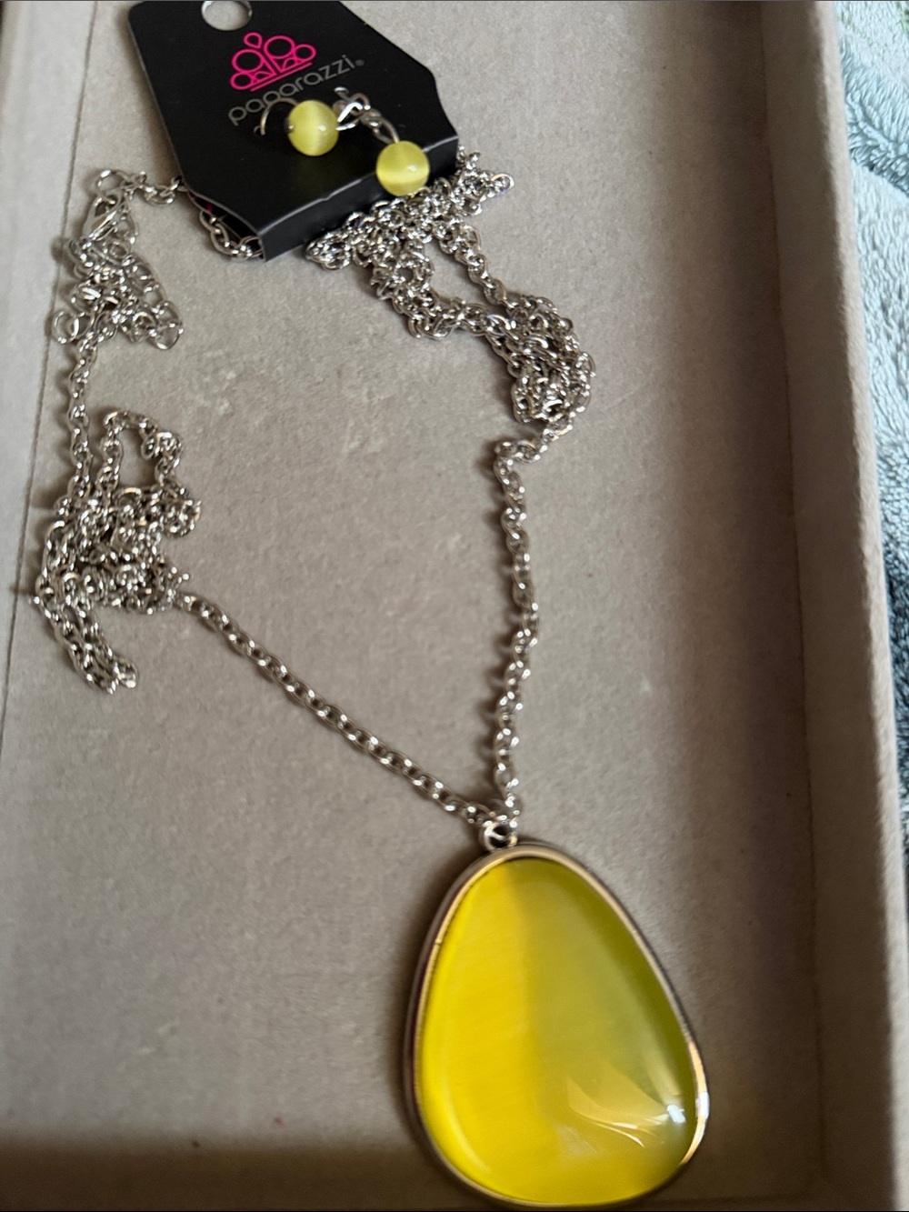 paparazzi Yellow Teardrop Pendant Necklace